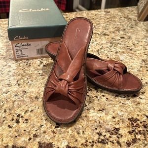 Clark’s brown leather Panhandle sandal brand new in box size 9.5